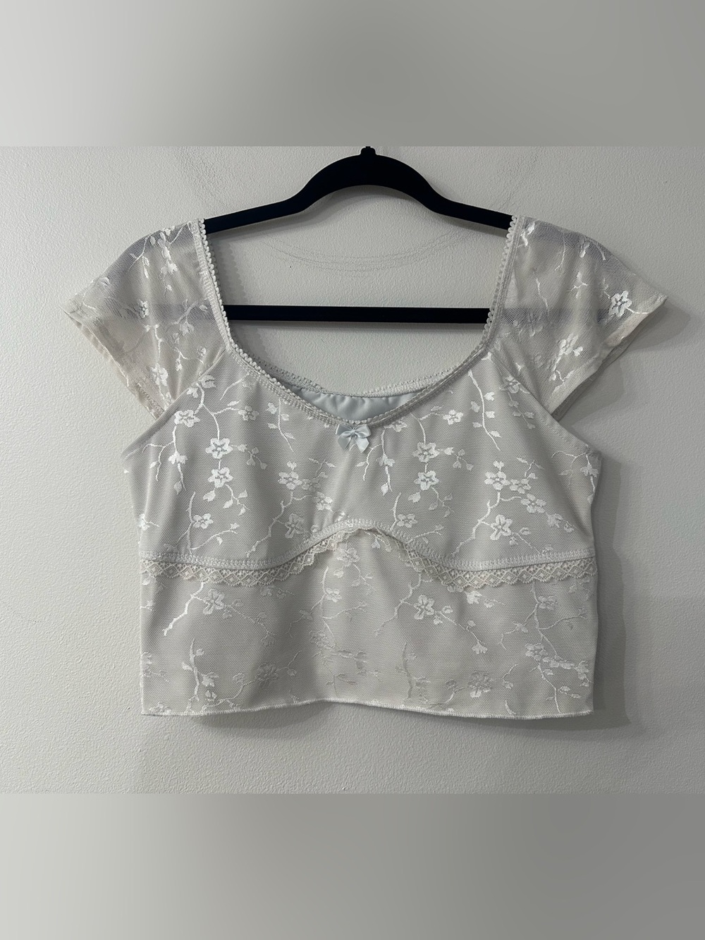 SHEIN White Floral Embroidered Crop Top